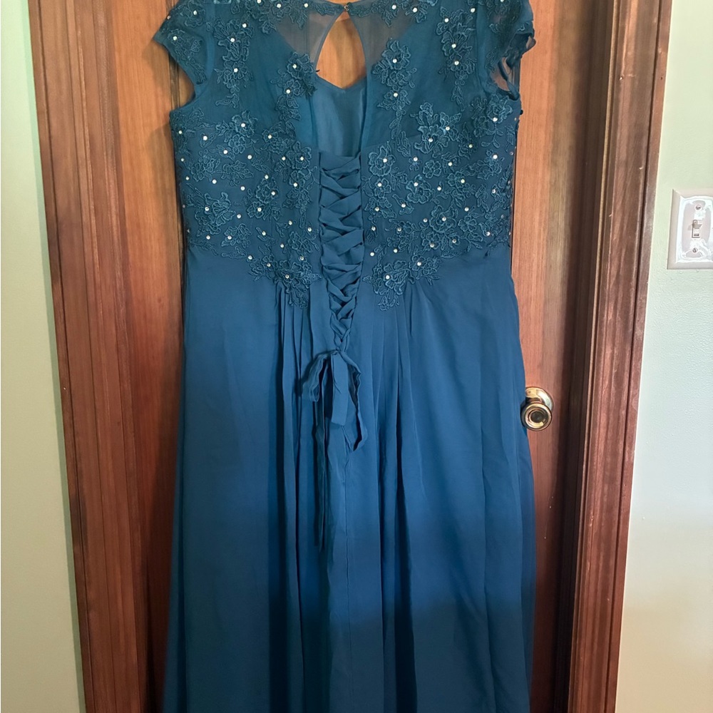 Elegant Teal Lace Wedding Dress